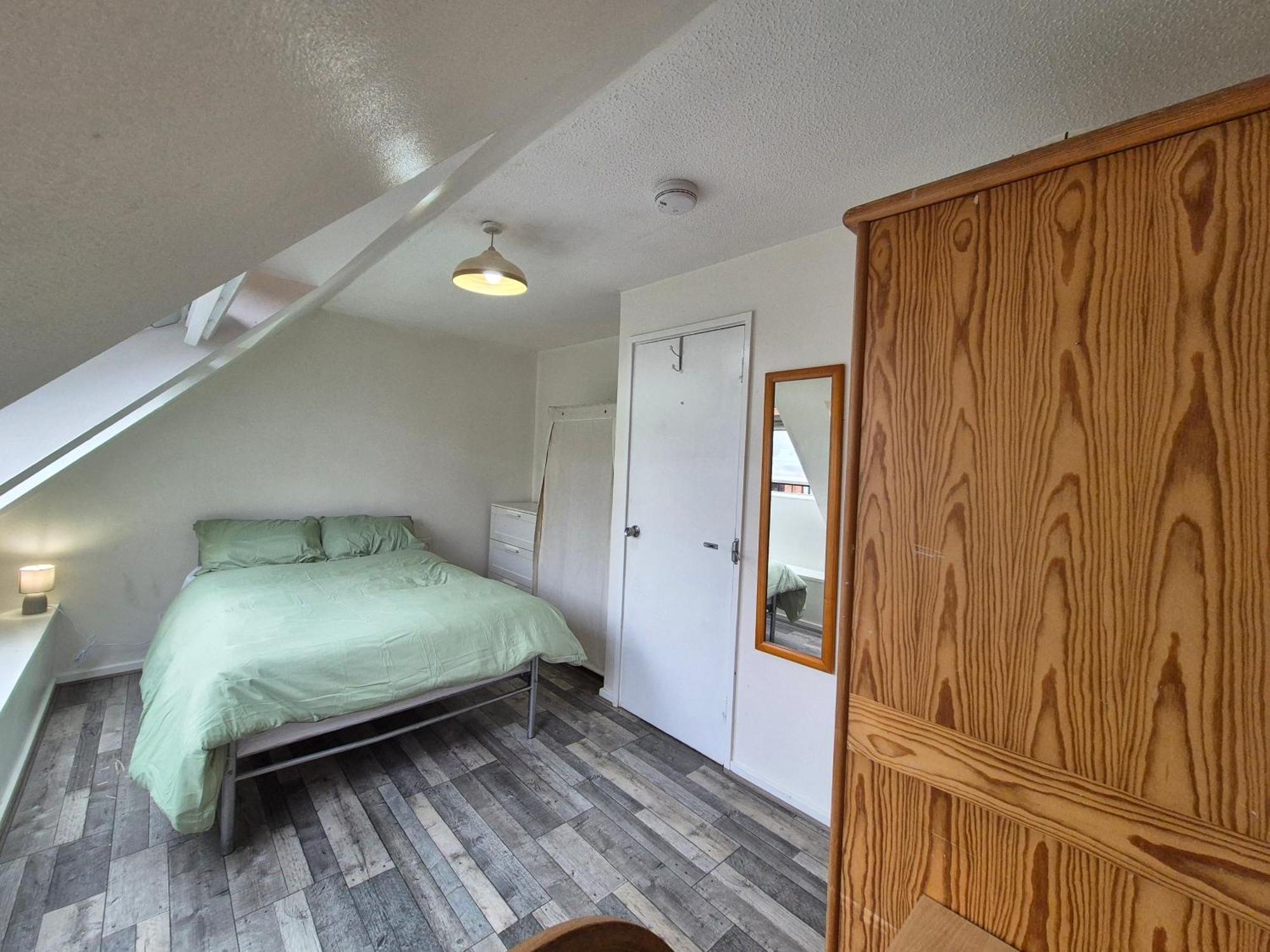 Spacious And Elegant Guest House With En-Suites Available In Canary Wharf London Exterior photo